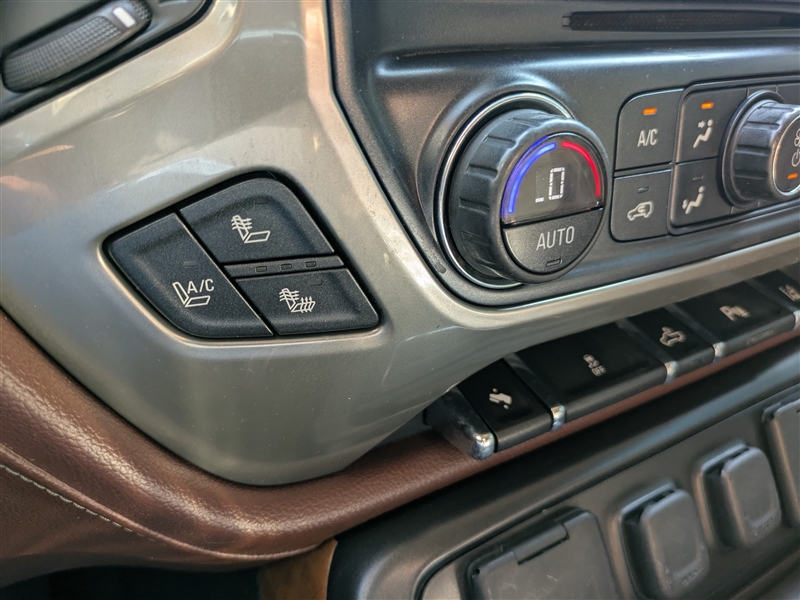 2014 Chevrolet Silverado 1500 High Country photo 25