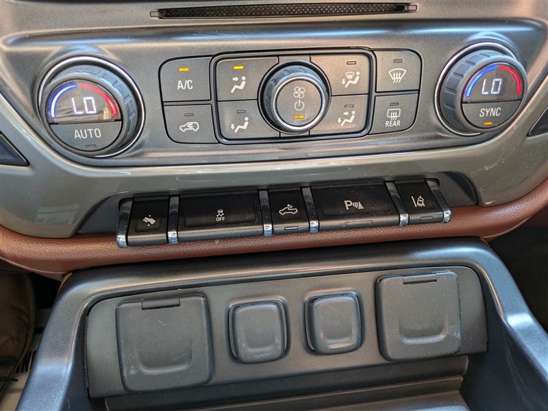 2014 Chevrolet Silverado 1500 High Country photo 26