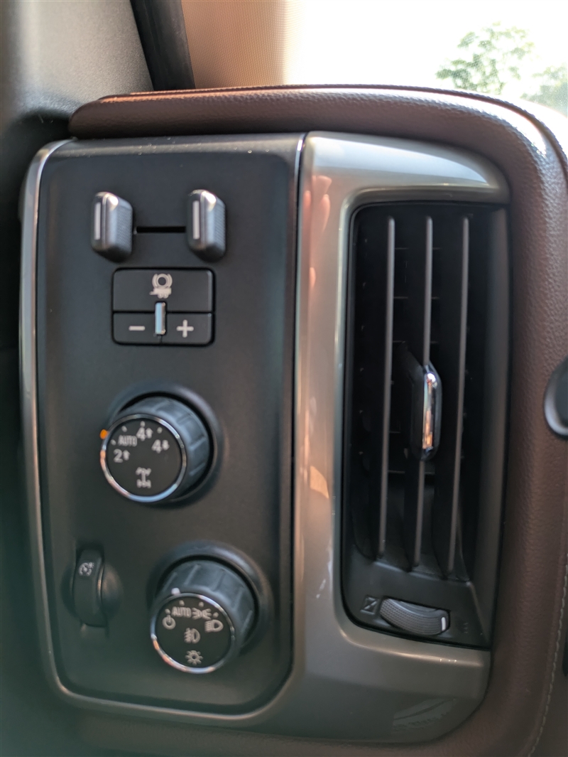 2014 Chevrolet Silverado 1500 High Country photo 28
